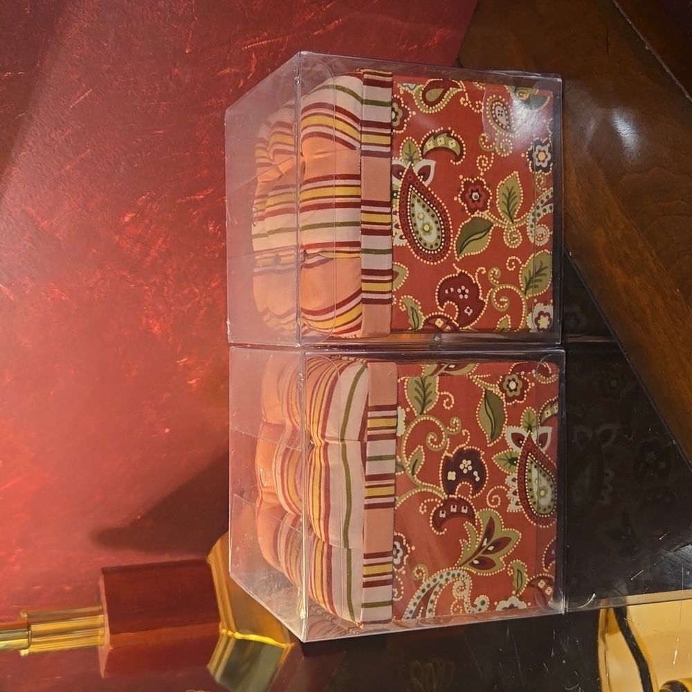 Collectible Cushions by Dritz Keepsake Novelty Pin Cushions w/Storage-set of 2 - Picture 3 of 13